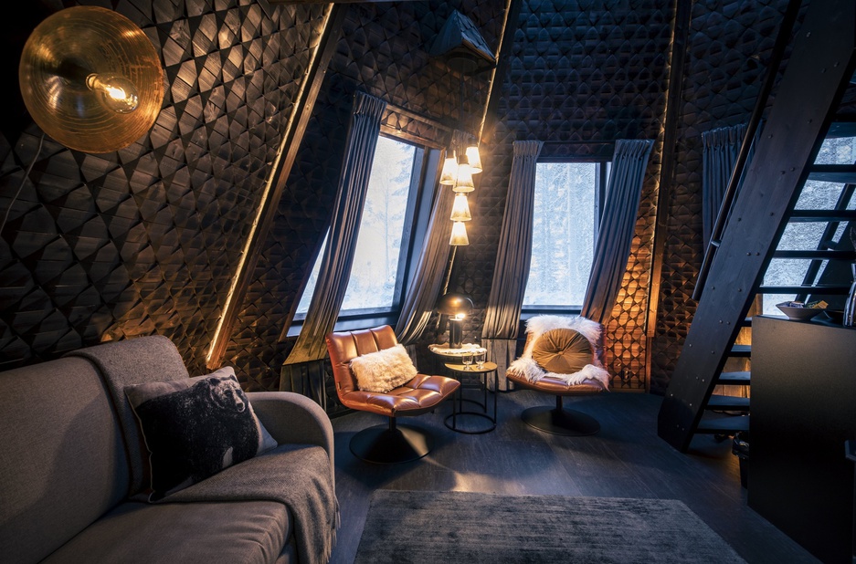 Apukka Resort Komsio Glass Igloo Suite Living Room
