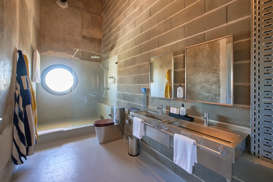 MOAGEM Industrial Lodge - Premium Double Room Bathroom