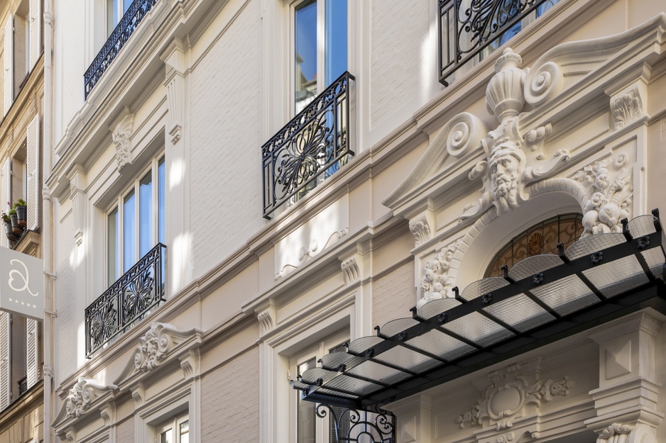 Paris j'Adore Hotel Building Facade