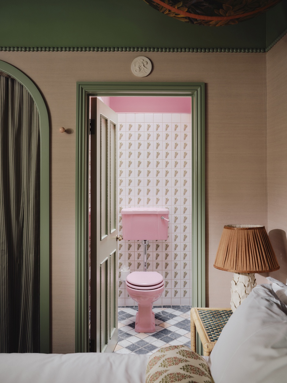 The Netty Hotel - King Suite's Pink Toilet