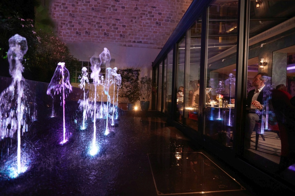 Paris j'Adore Hotel Fountain