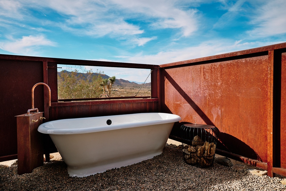 Sacred Sands Lobo Luna Outdoor Bathtub