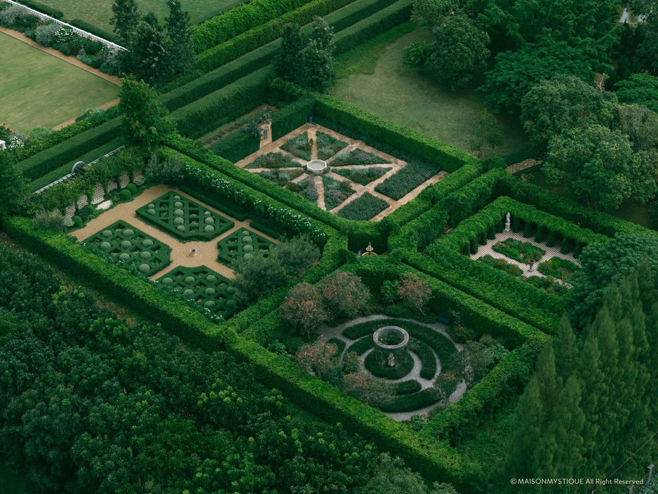 Maison Mystique Hotel - The Garden of Curiosity