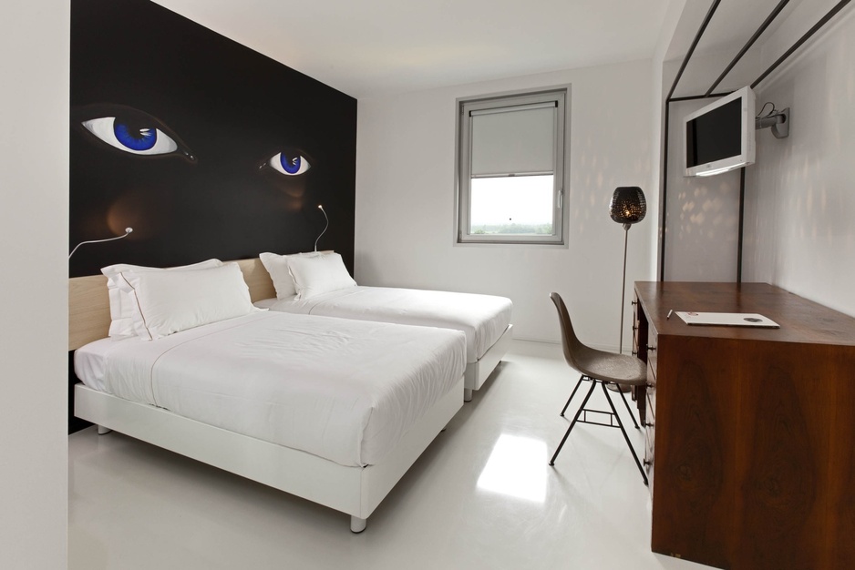 sguardo nemico room