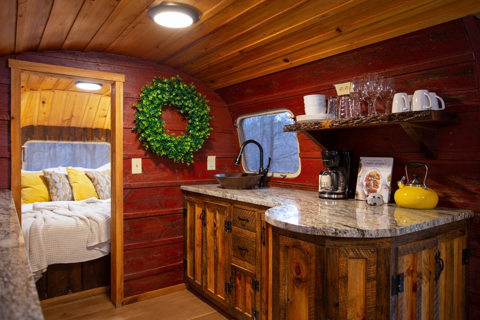 The Mohicans Tree House Resort - The Airstream Treehouse Interior
