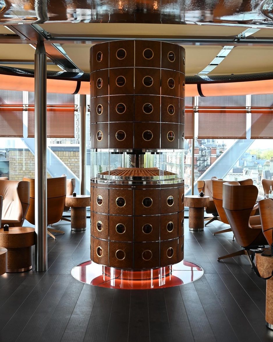 The Emory London Hotel - Cigar Merchants