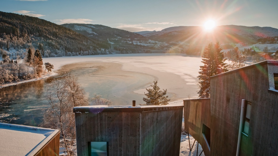 Elva Hotel Winter View with the Icy Lake