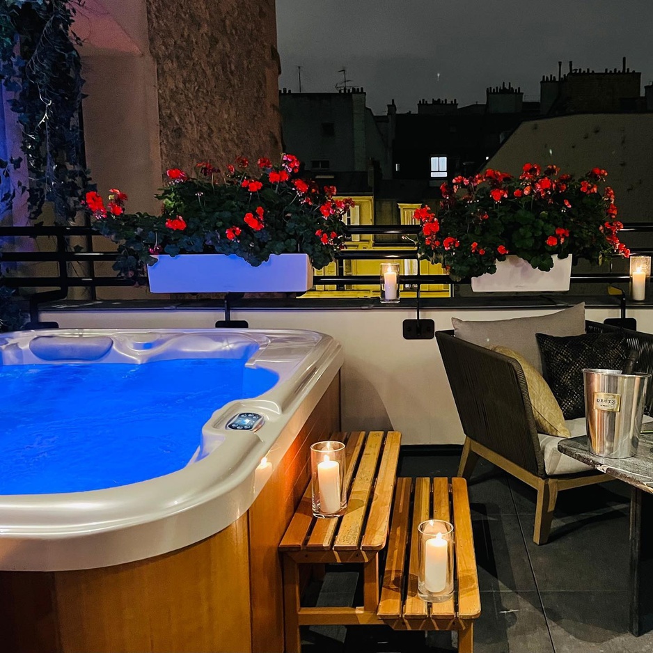 Paris j'Adore Hotel Chambre Bain de Minuit Outdoor Jacuzzi