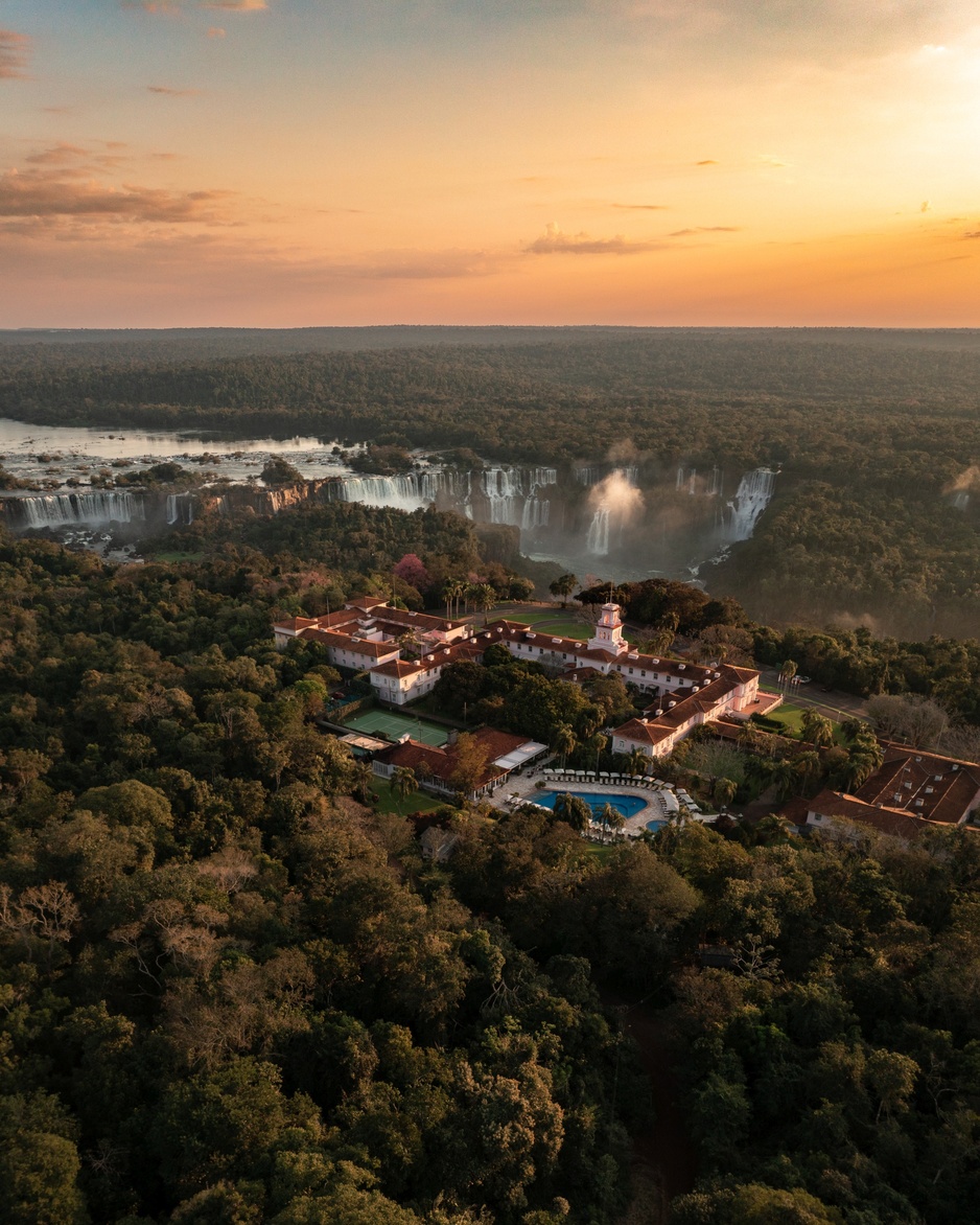 Hotel das Cataratas and the Iguassu Falls