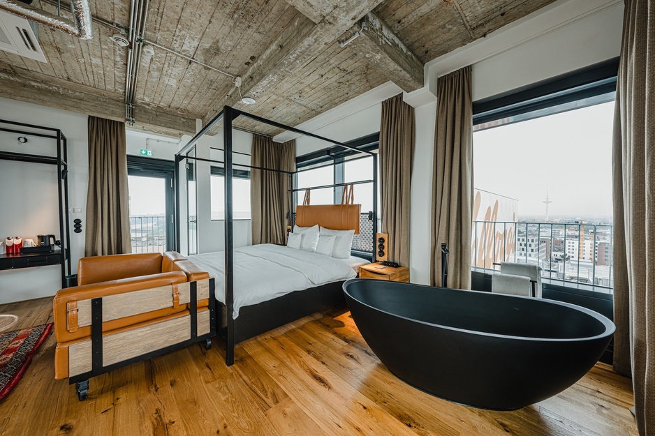 John & Will Silo-Hotel Toorn Stuuv Bathtub