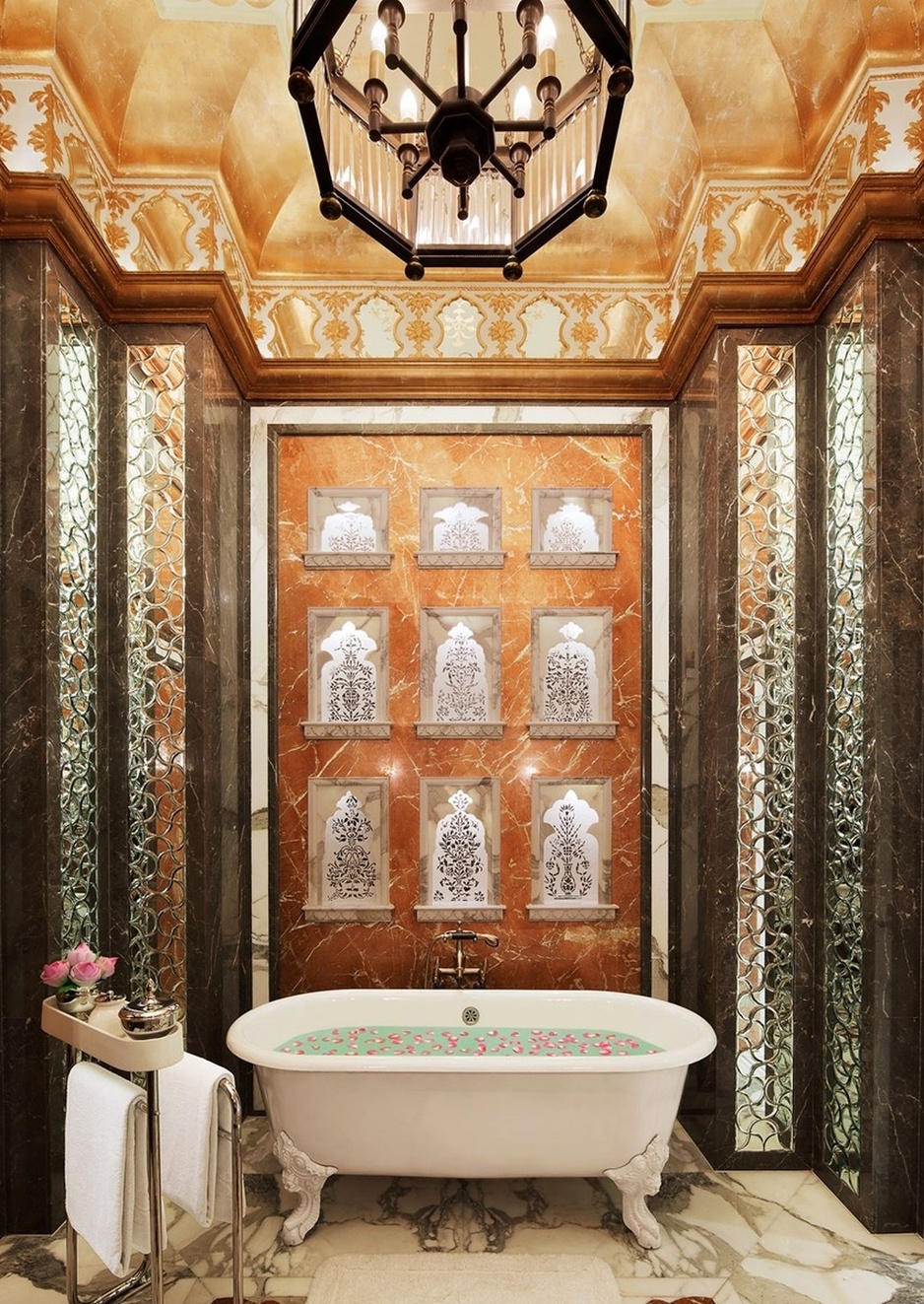 Grand Royal Suite Maharani Bathroom