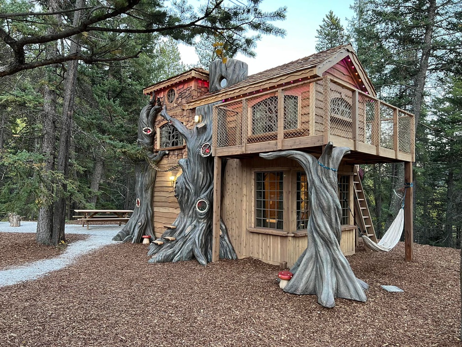 Charmed Resorts Crowsnest Pass - Lost Boy's Treehouse