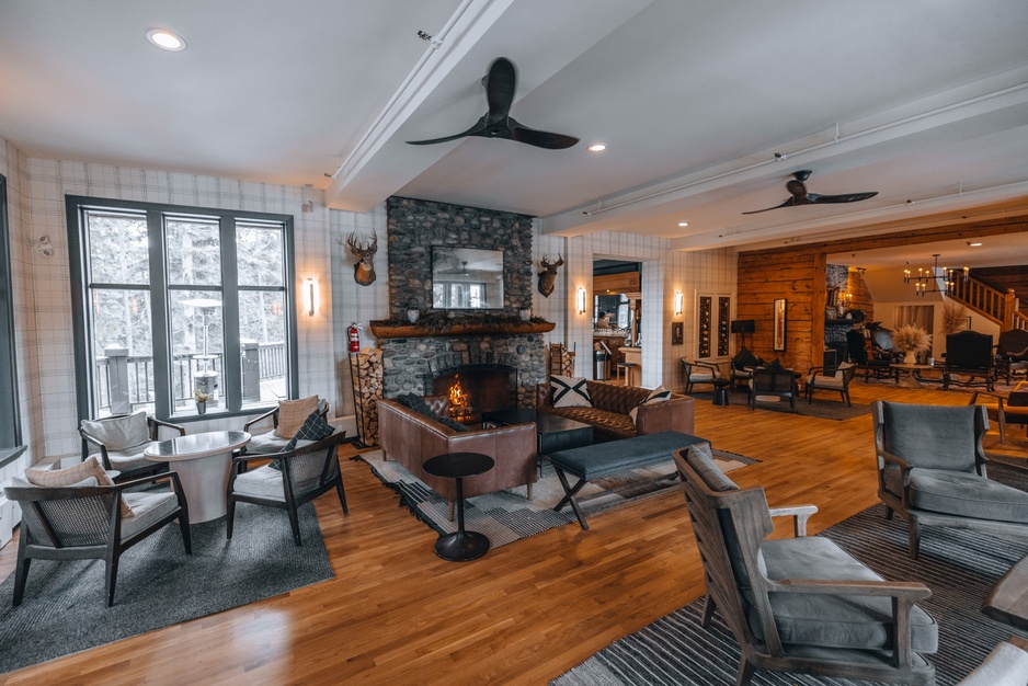 Emerald Lake Lodge Kicking Horse Lounge