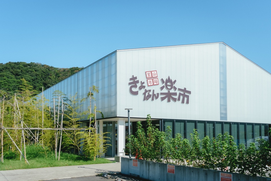 Hota Elementary School - Kyonan Rakuichi market Exterior