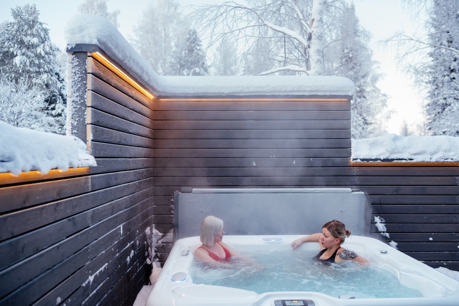 Apukka Resort Winter Jacuzzi