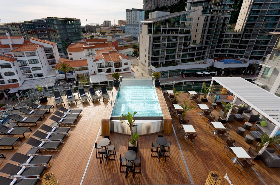 Sunborn Gibraltar AQUA Pool Bar in deck 7