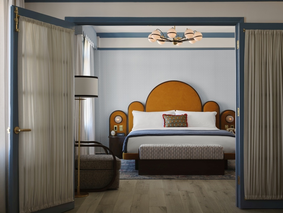 The Georgian, Santa Monica - Oceanfront Suite Bed