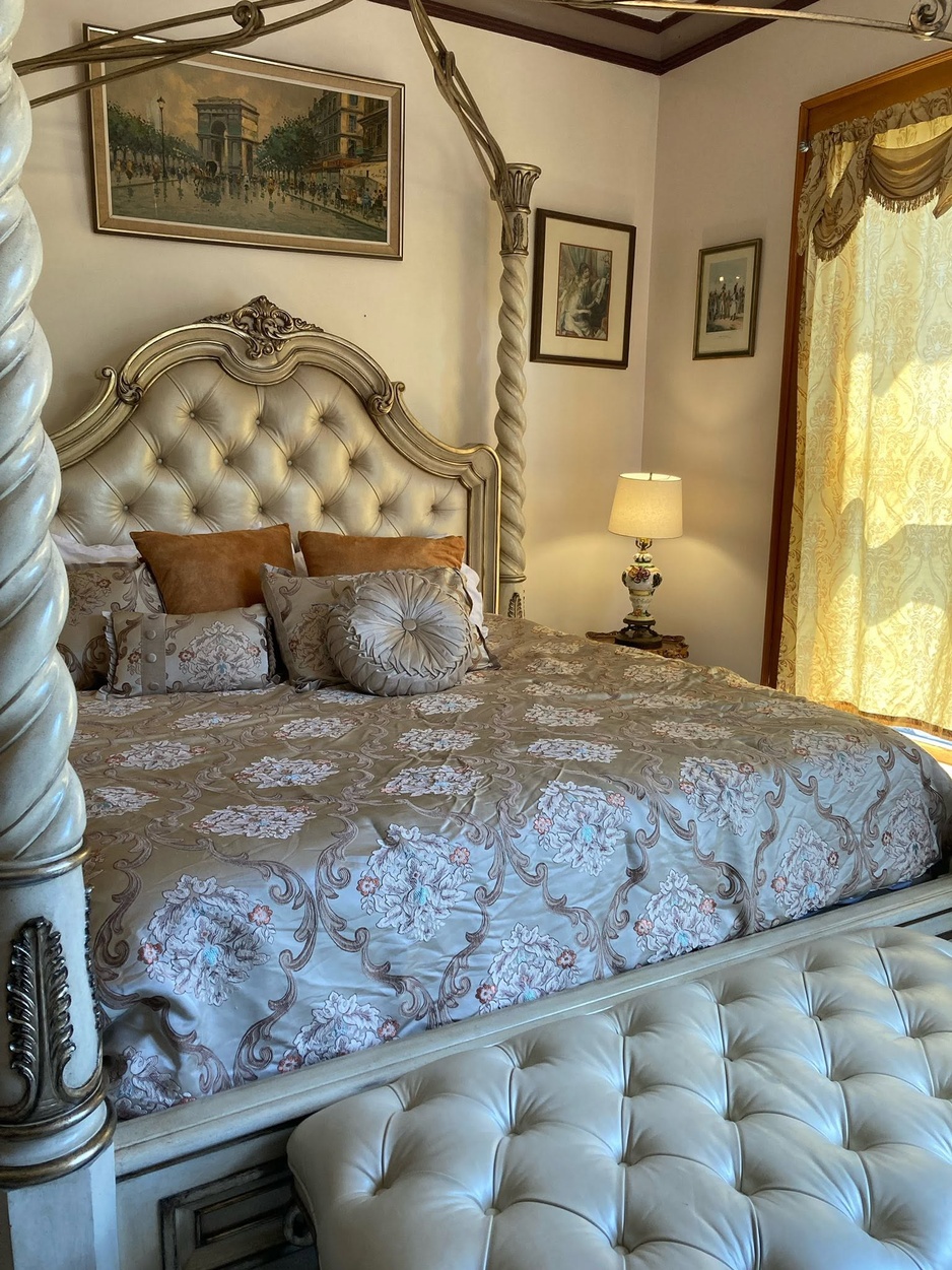 Henderson Castle French Room