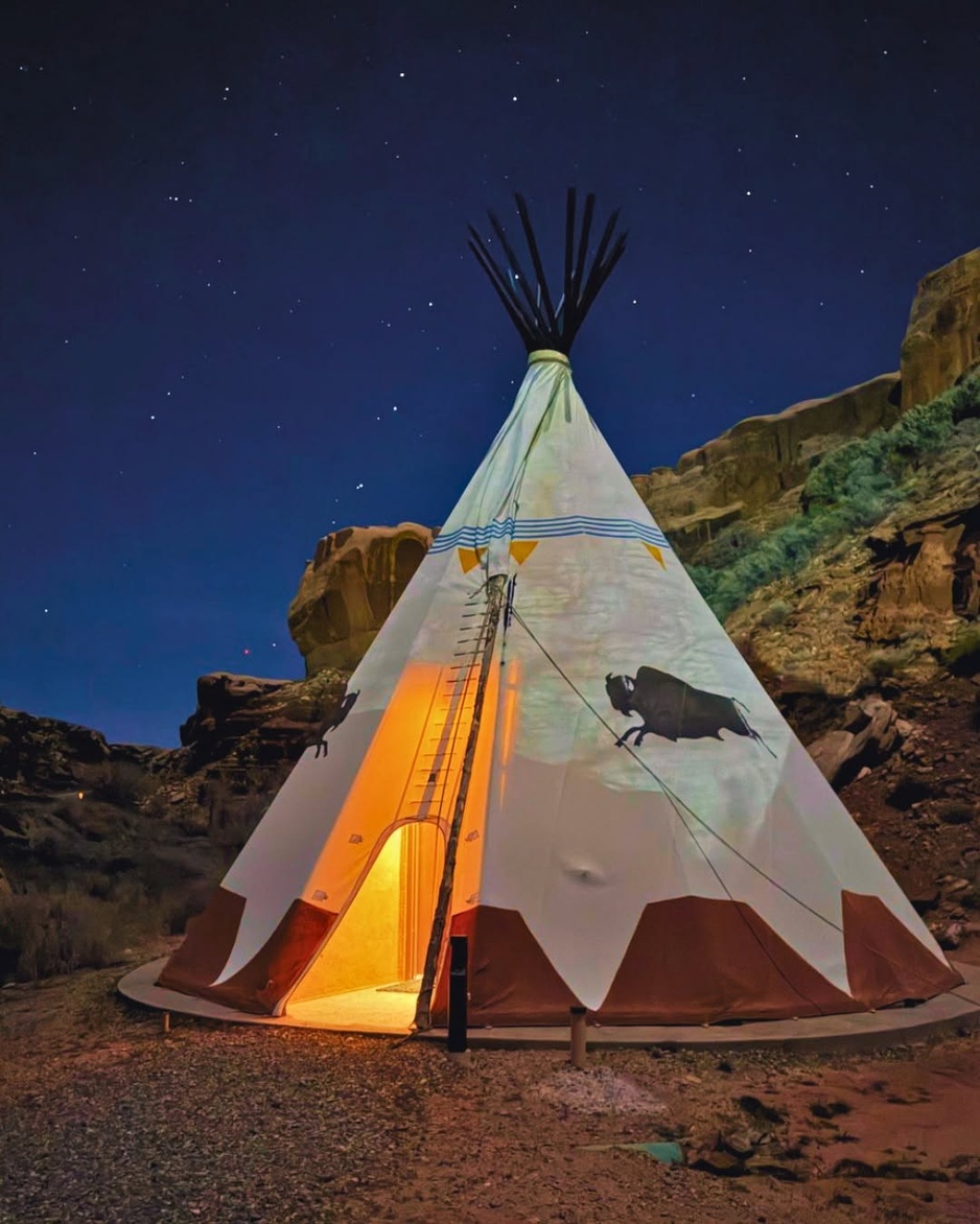 Bluff Dwellings Resort Teepee Exterior