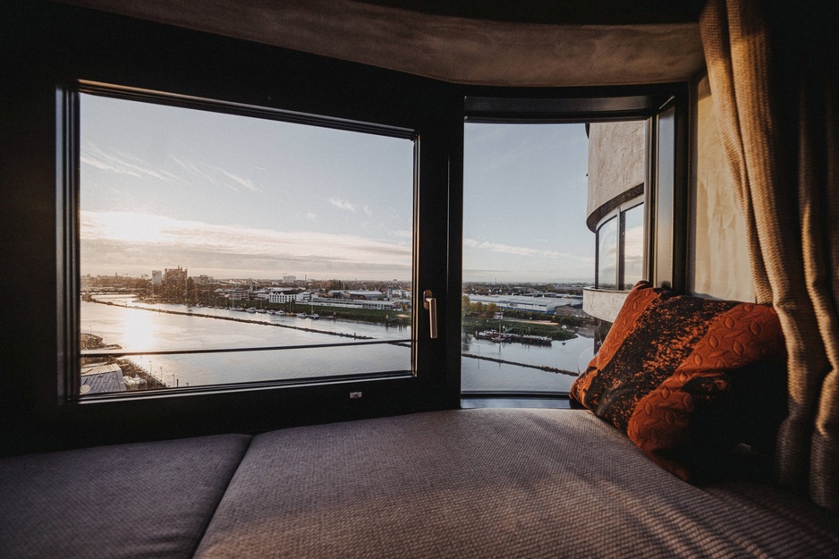 John & Will Silo-Hotel Luett Stuuv Window Nook
