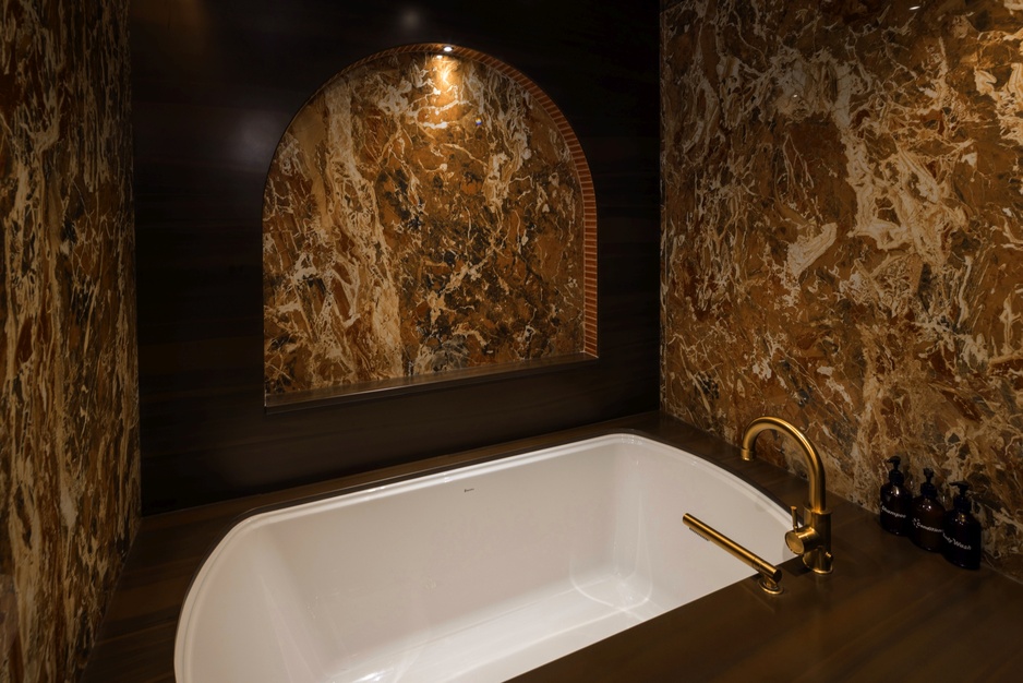 Hotel Zed Victoria - Love Nest's Bathtub