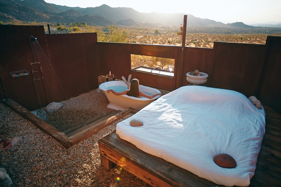 Sacred Sands Jade Room Outdoor Tub and Bed