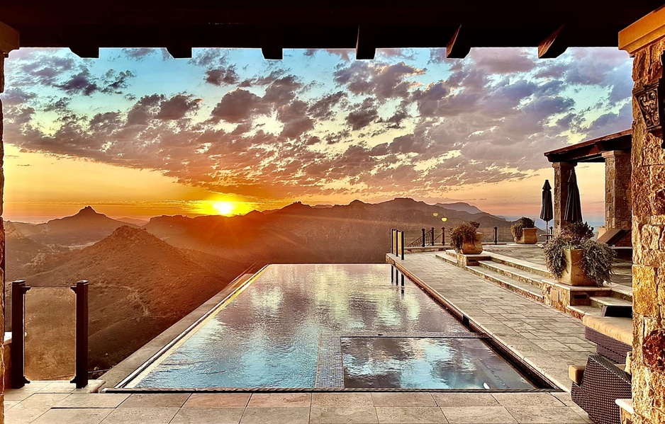 Malibu Rocky Oaks - Top Of The Hill Vineyard Estate