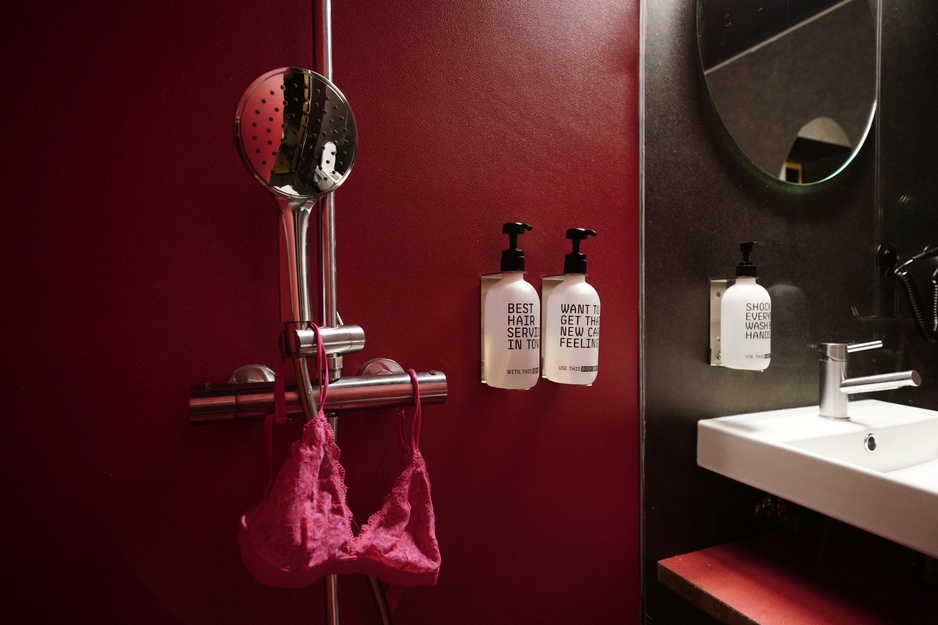 ZERO Box Lodge Coimbra - Bathroom with a Bra