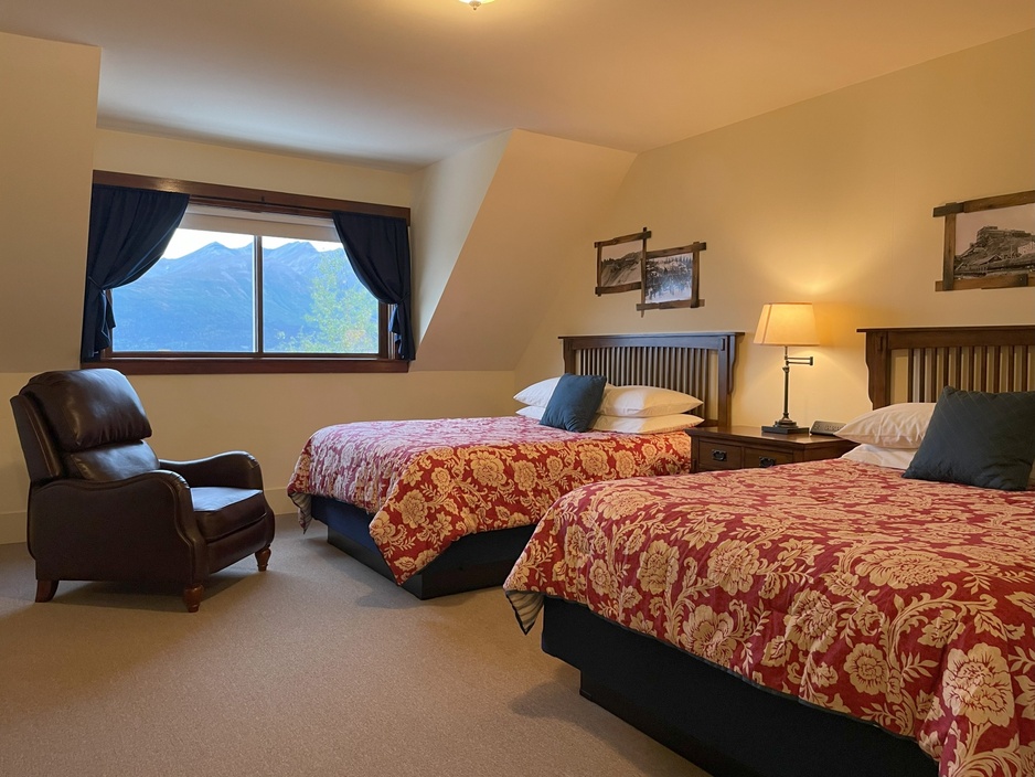 Kennicott Glacier Lodge Mountain View Room