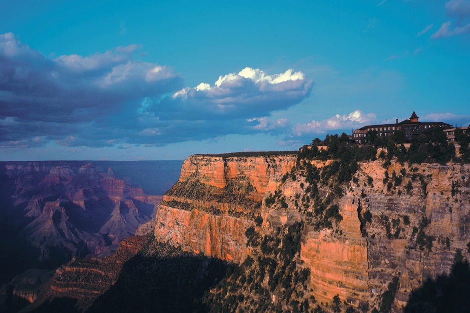El Tovar Hotel by the Rim of Grand Canyon