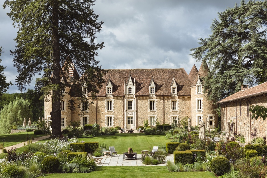 Domaine des Etangs Castle Exterior