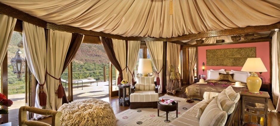 Kasbah Tamadot tent room