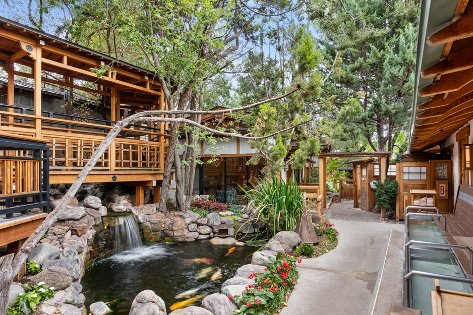 Ten Thousand Waves - Koi pond and foot bath