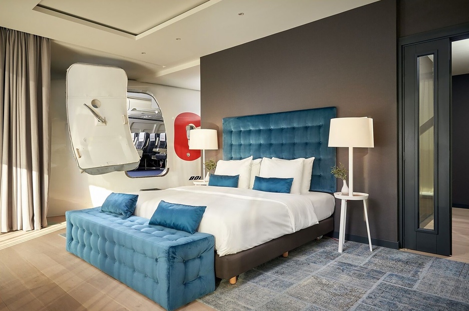 Corendon Amsterdam New-West Hotel 737 Suite Bedroom