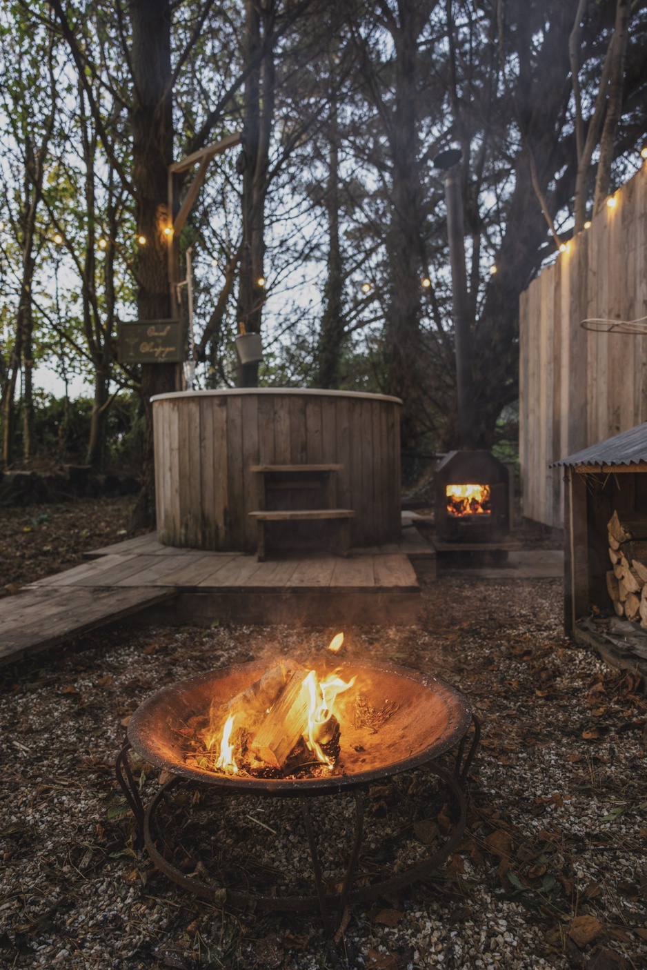 Outbuildings Bubbles in The Woods Hot Tub & Fireplace