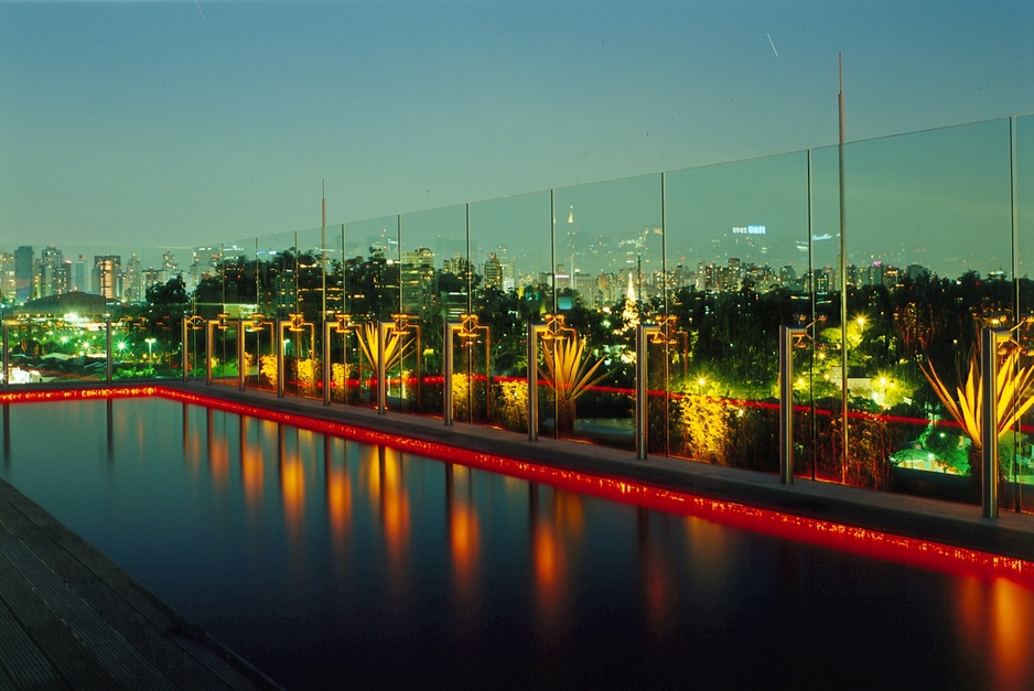Hotel Unique swimming pool at night