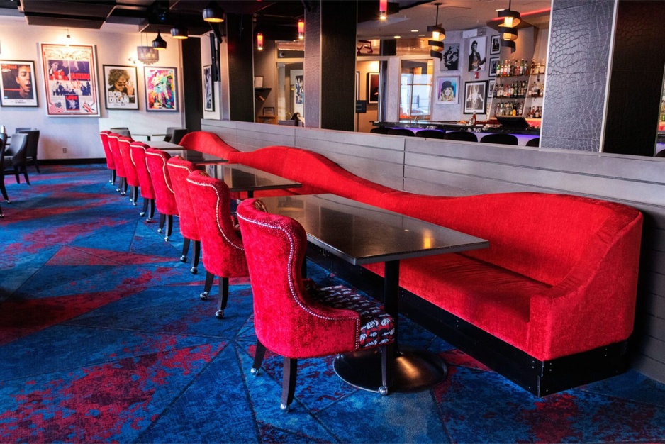 JAG Hotel Exile Lip-Shaped Sofa