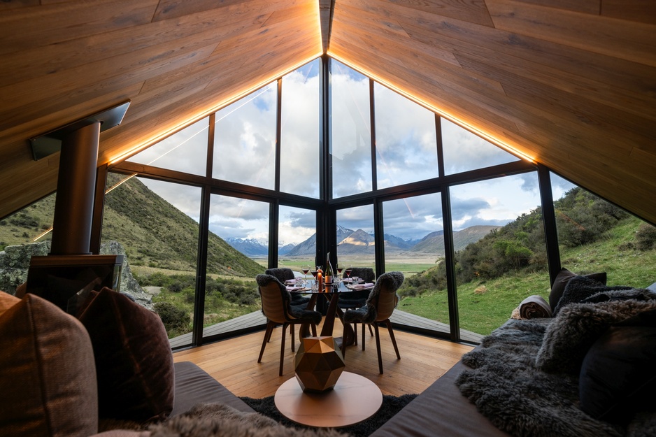 The Lindis Lodge - Black Diamond Interior With Amazing Nature Views