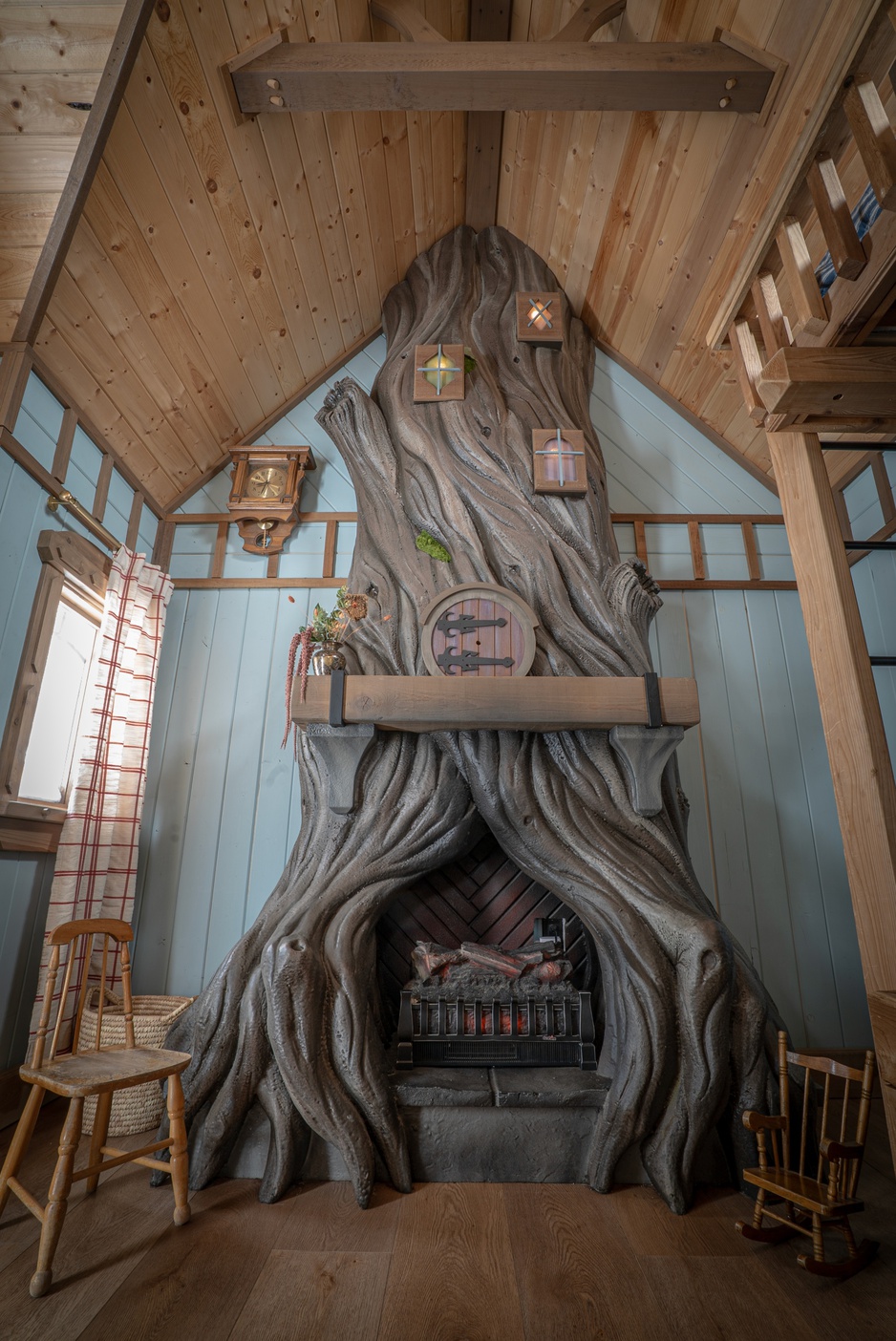 Charmed Resorts Crowsnest Pass - Midsummer Cottage