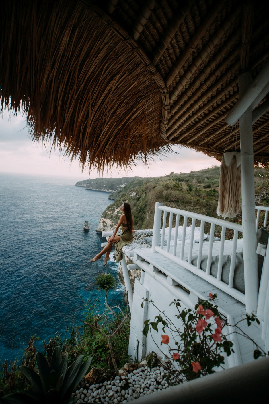 Tropical Glamping Bali - Cliffs Edge Hanging Net