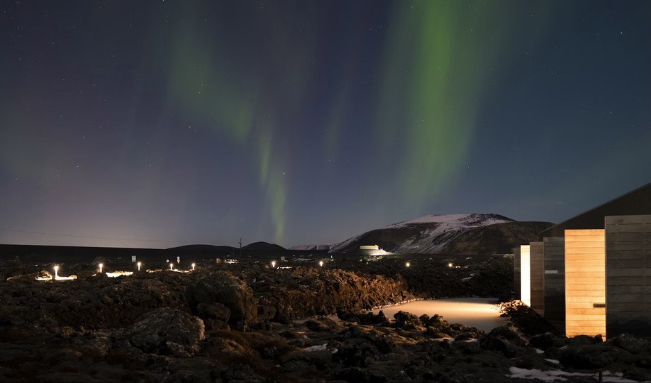 Silica Hotel with Northern Lights