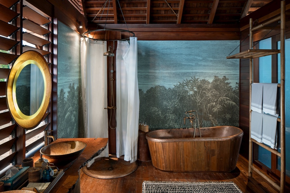 Bawah Reserve - Overwater Suite Copper Bathroom