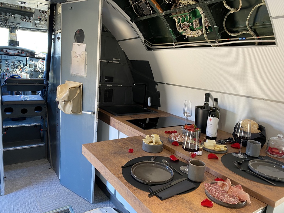 Natur Air Suite Glamping Interior with a Kitchen