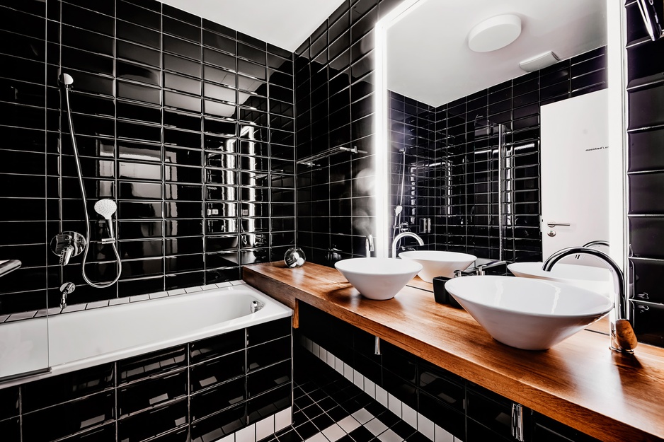 Anybody Hotel - Room 304 Game of Dreams Bathroom