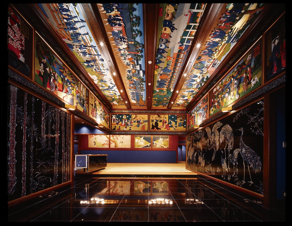 Hotel Gajoen Tokyo's Lobby with Traditional Japanese Art