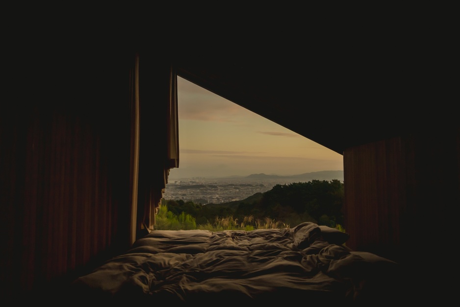 Snow Peak YAKEI SUITE - Cottage Bedroom with Fukuoka Panorama from the Bed