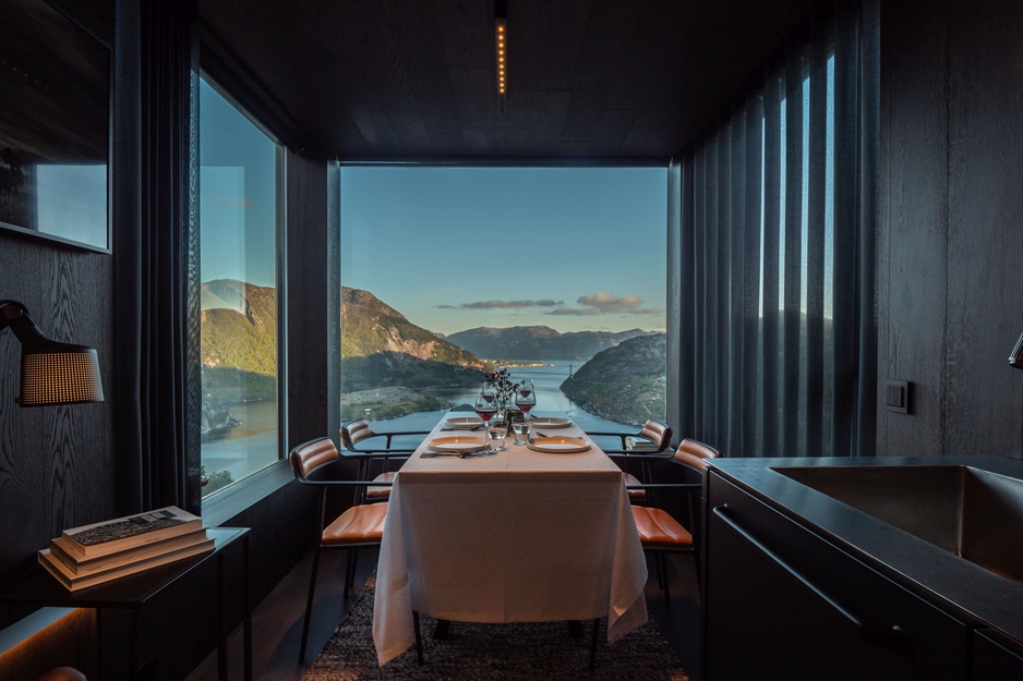 The Bolder Lodges Sky Lodge 1 Dining Room