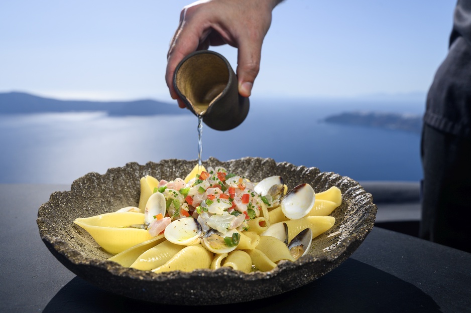 Kivotos Santorini - Mavro Restaurant - Conchilioni with Clams