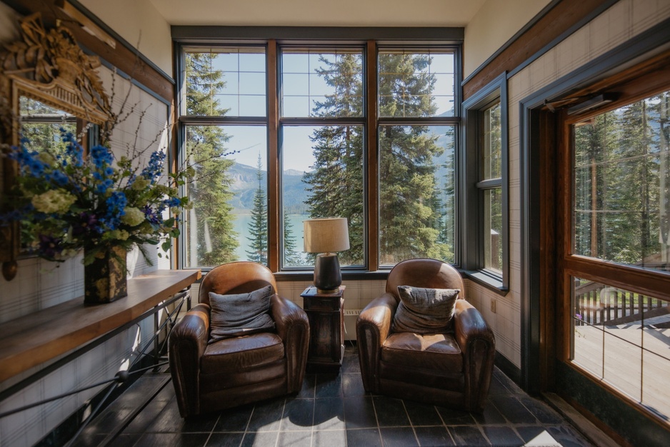 Emerald Lake Lodge Entry Nook