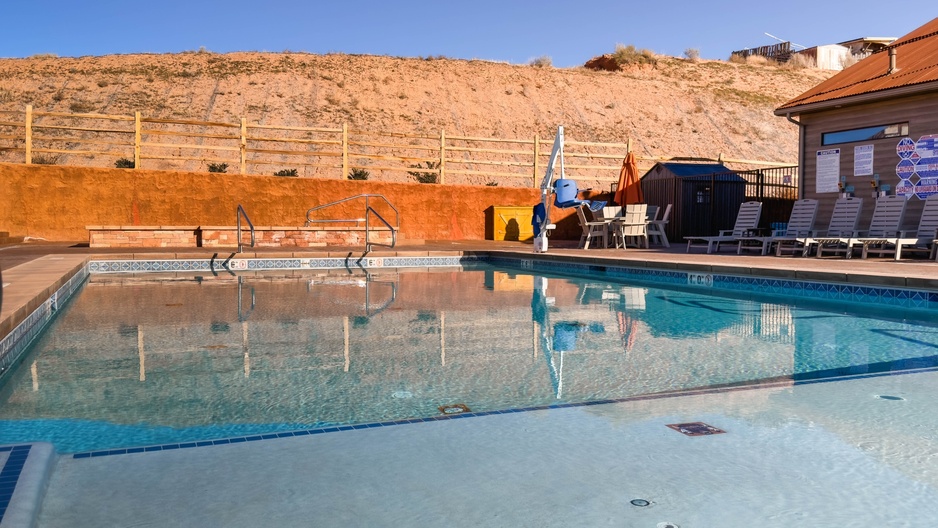 Zion White Bison Glamping Pool